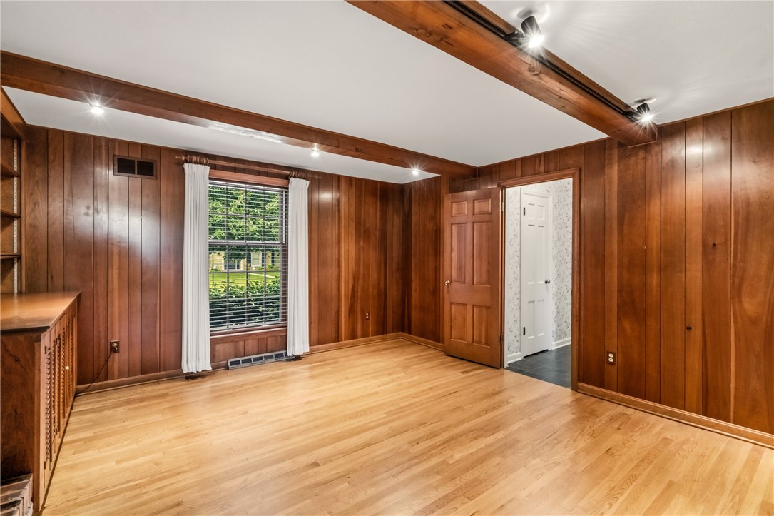 130 Laurelwood Dr