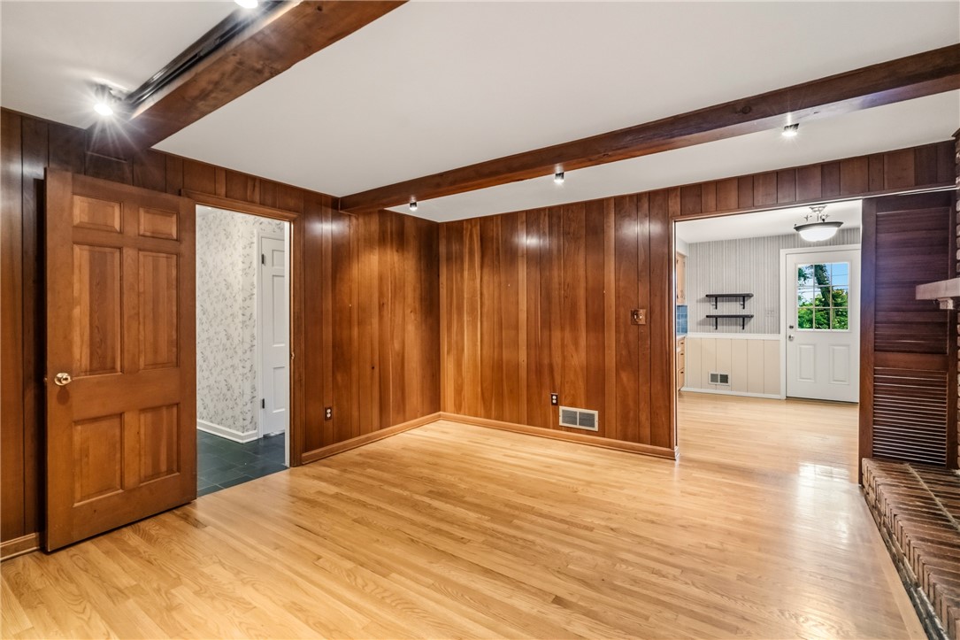 130 Laurelwood Dr