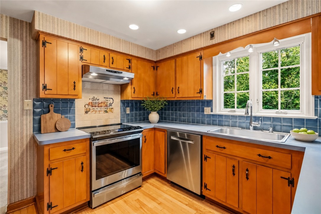 130 Laurelwood Dr