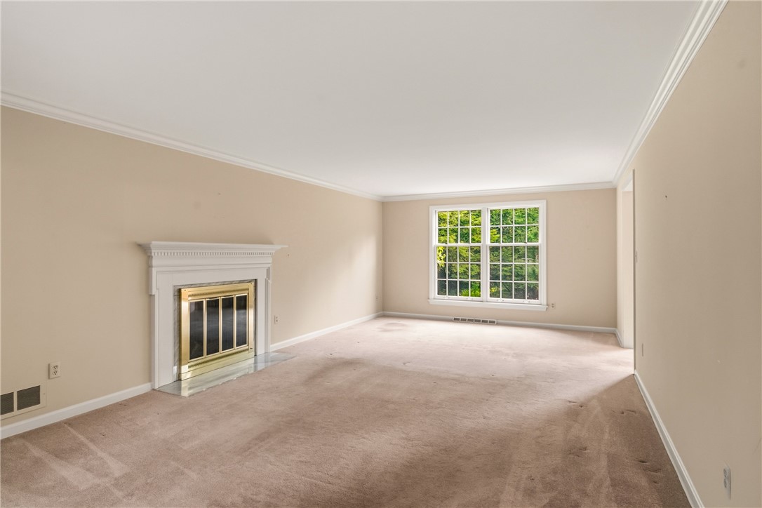 130 Laurelwood Dr