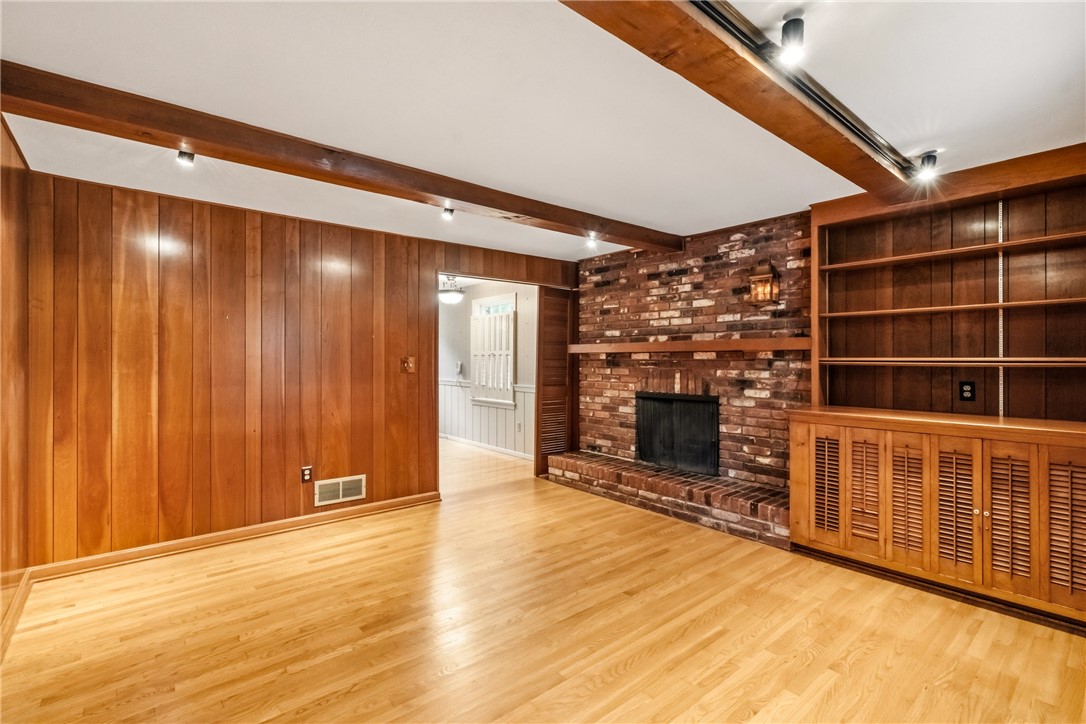 130 Laurelwood Dr
