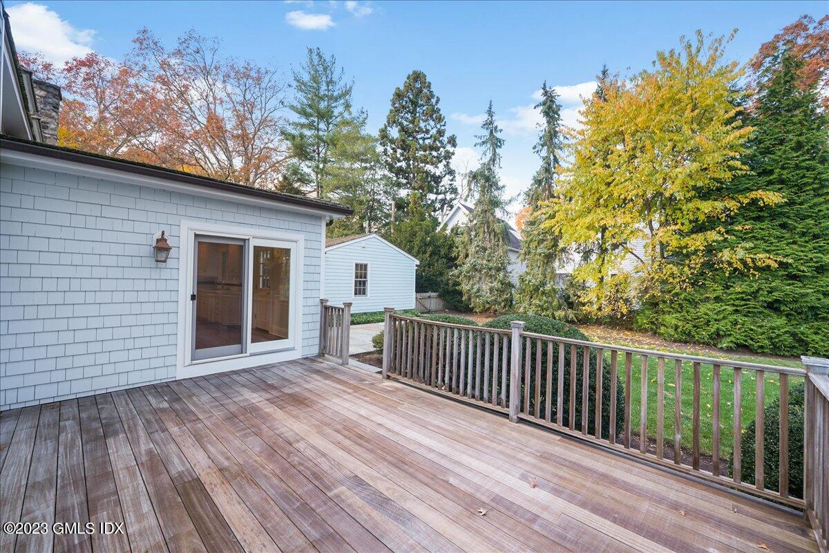 406 SOUND BEACH Avenue