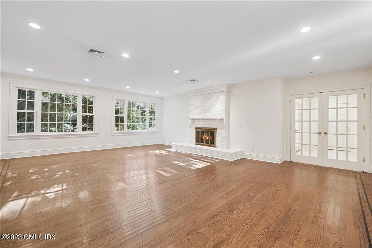 406 SOUND BEACH Avenue