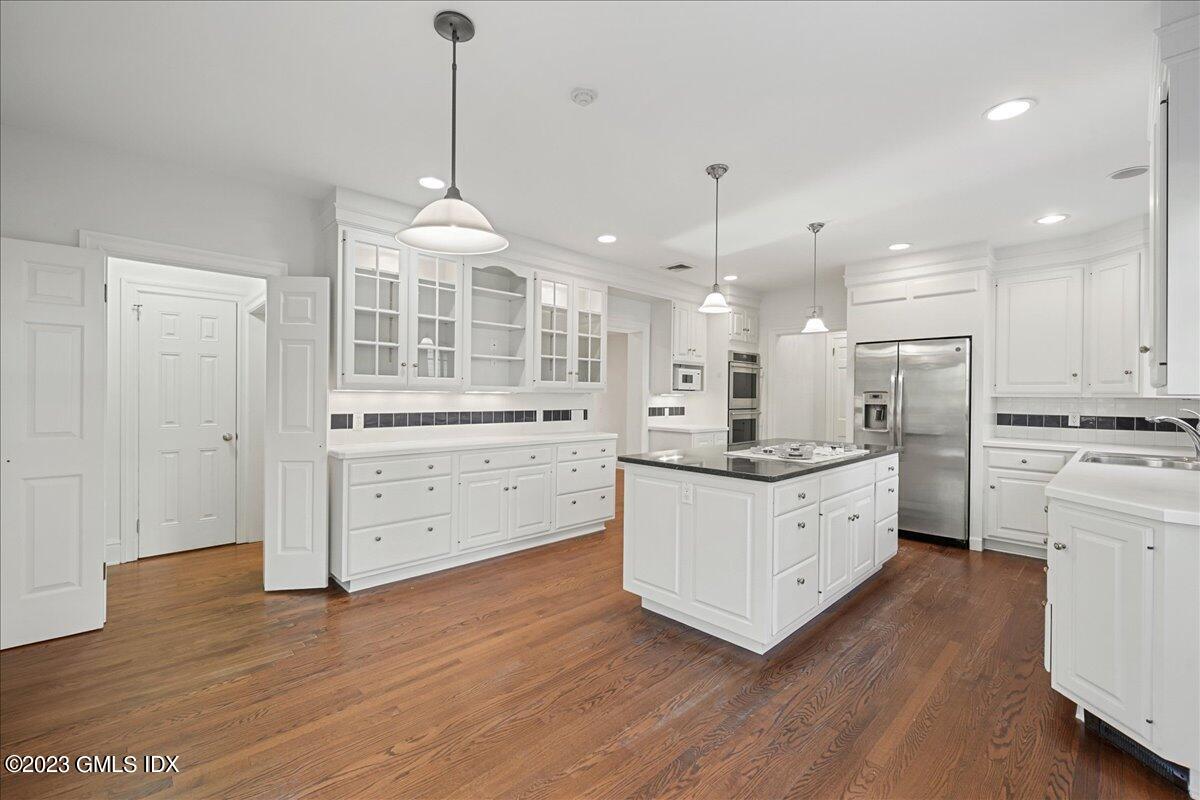 406 SOUND BEACH Avenue