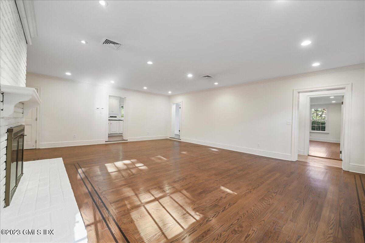 406 SOUND BEACH Avenue