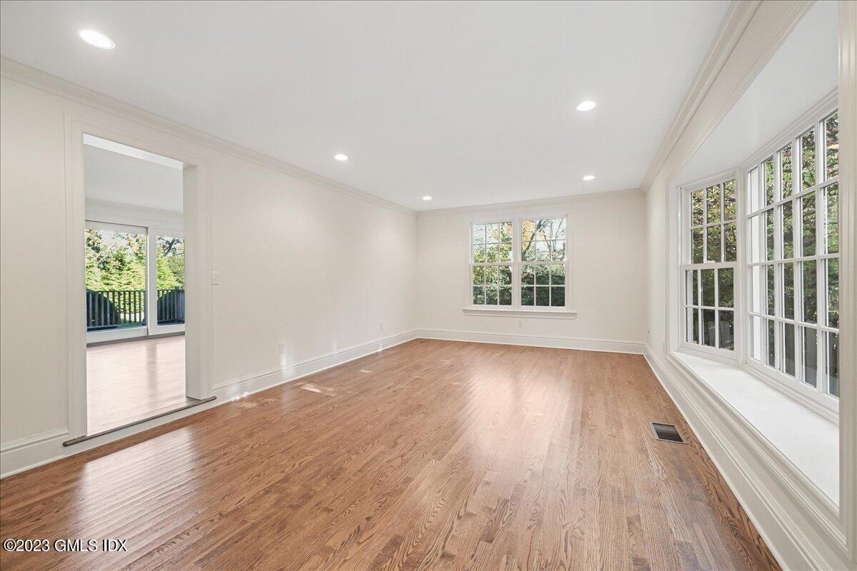 406 SOUND BEACH Avenue