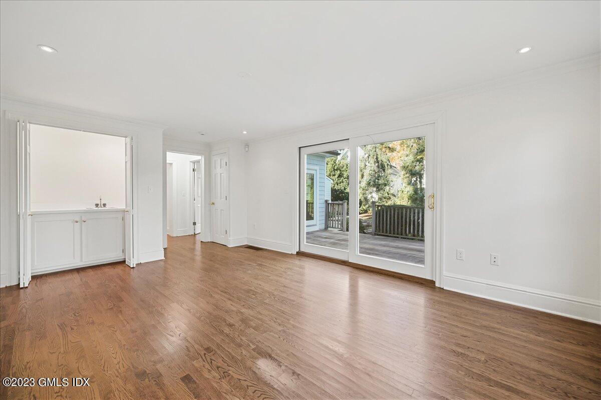 406 SOUND BEACH Avenue