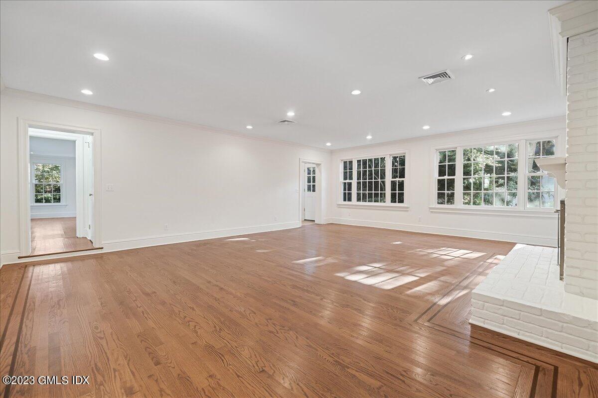 406 SOUND BEACH Avenue