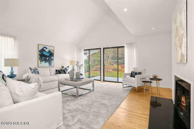 306 W Lyon Farm Drive