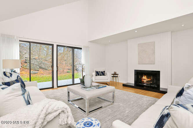 306 W Lyon Farm Drive