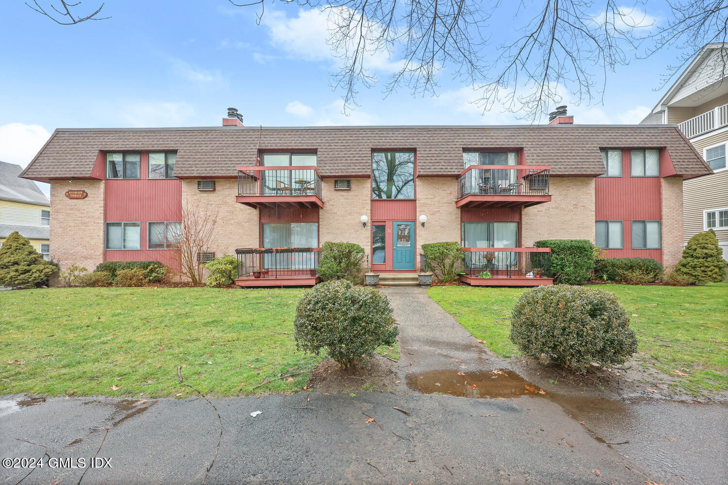 76 MAPLE TREE Avenue Unit: 3