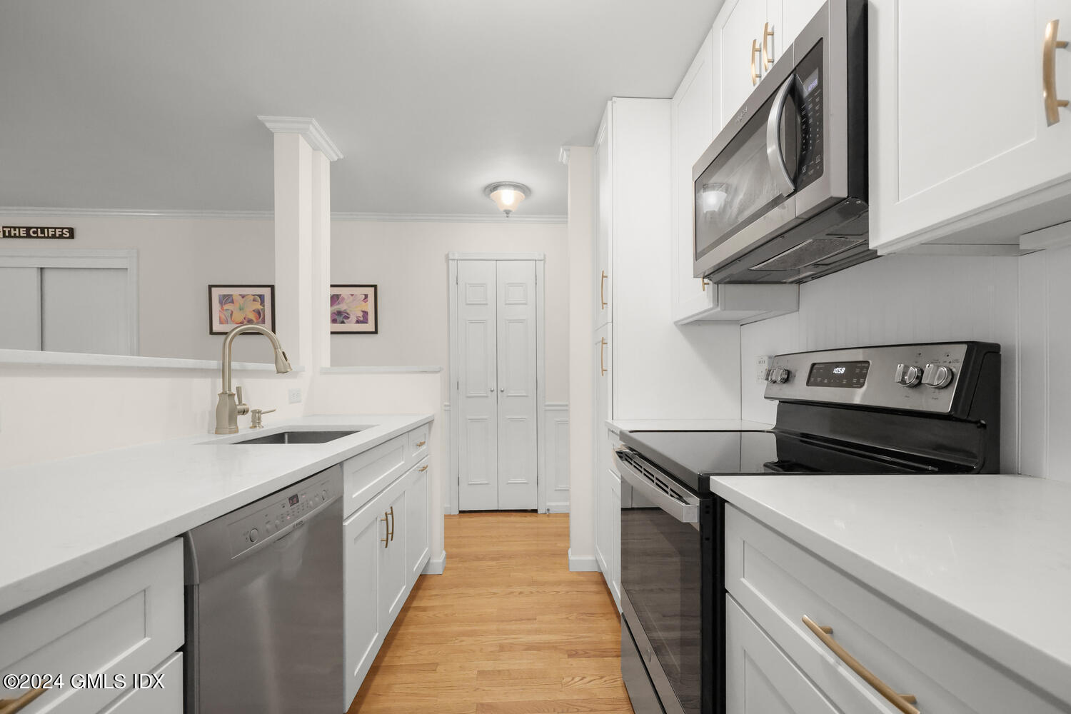 76 MAPLE TREE Avenue Unit: 3