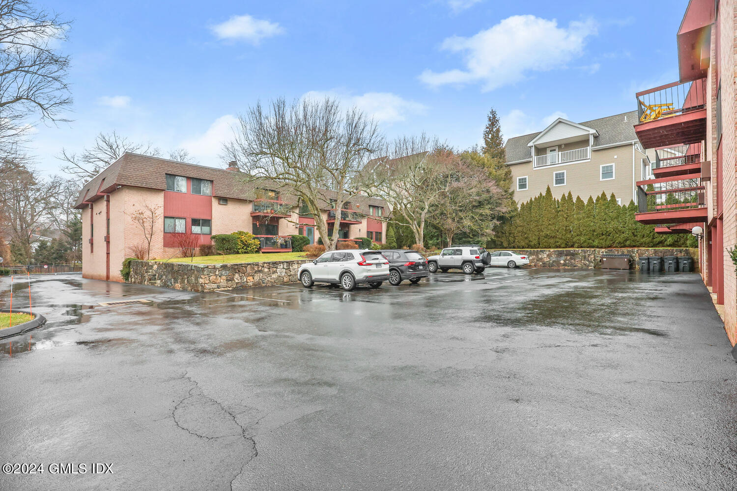 76 MAPLE TREE Avenue Unit: 3