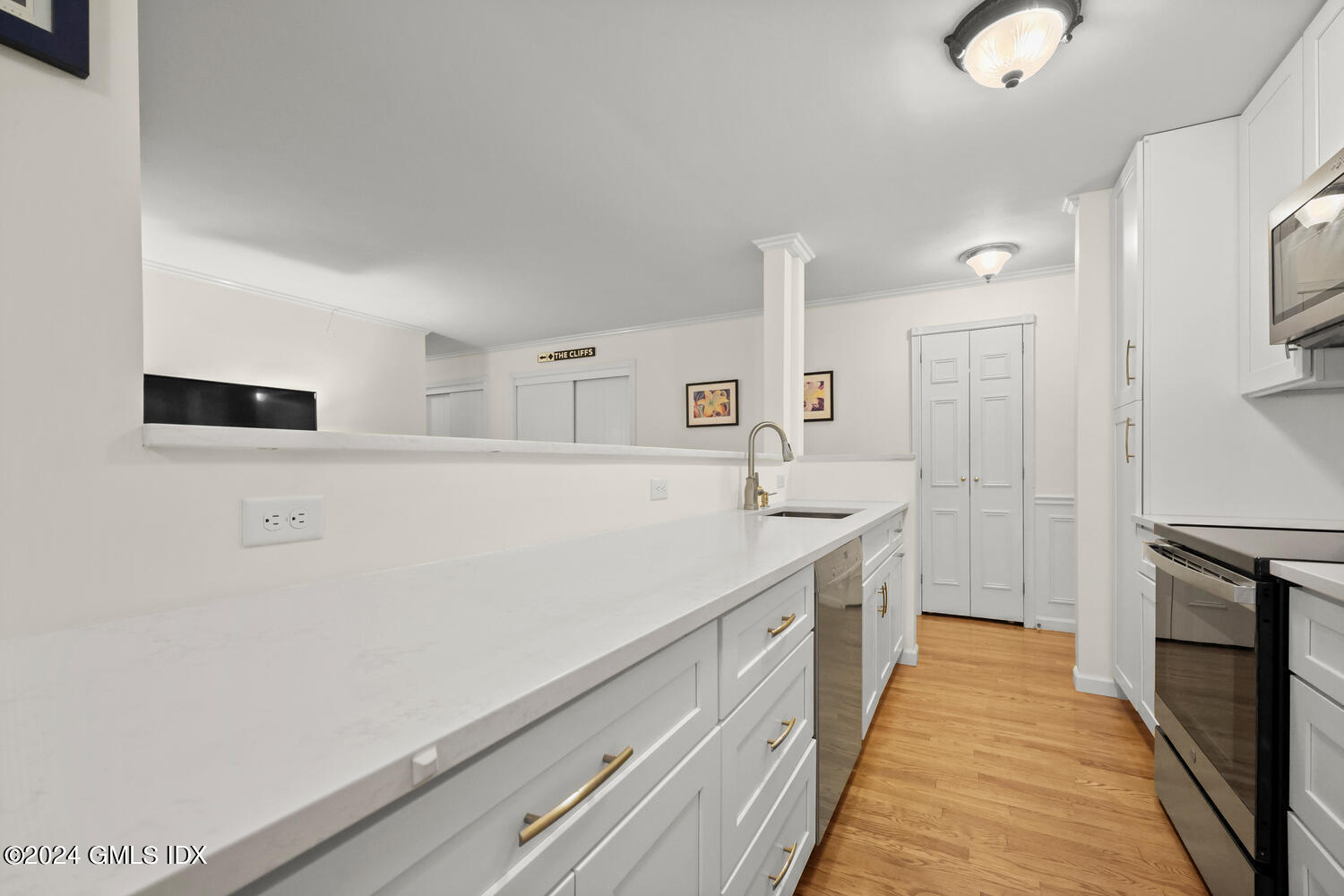 76 MAPLE TREE Avenue Unit: 3