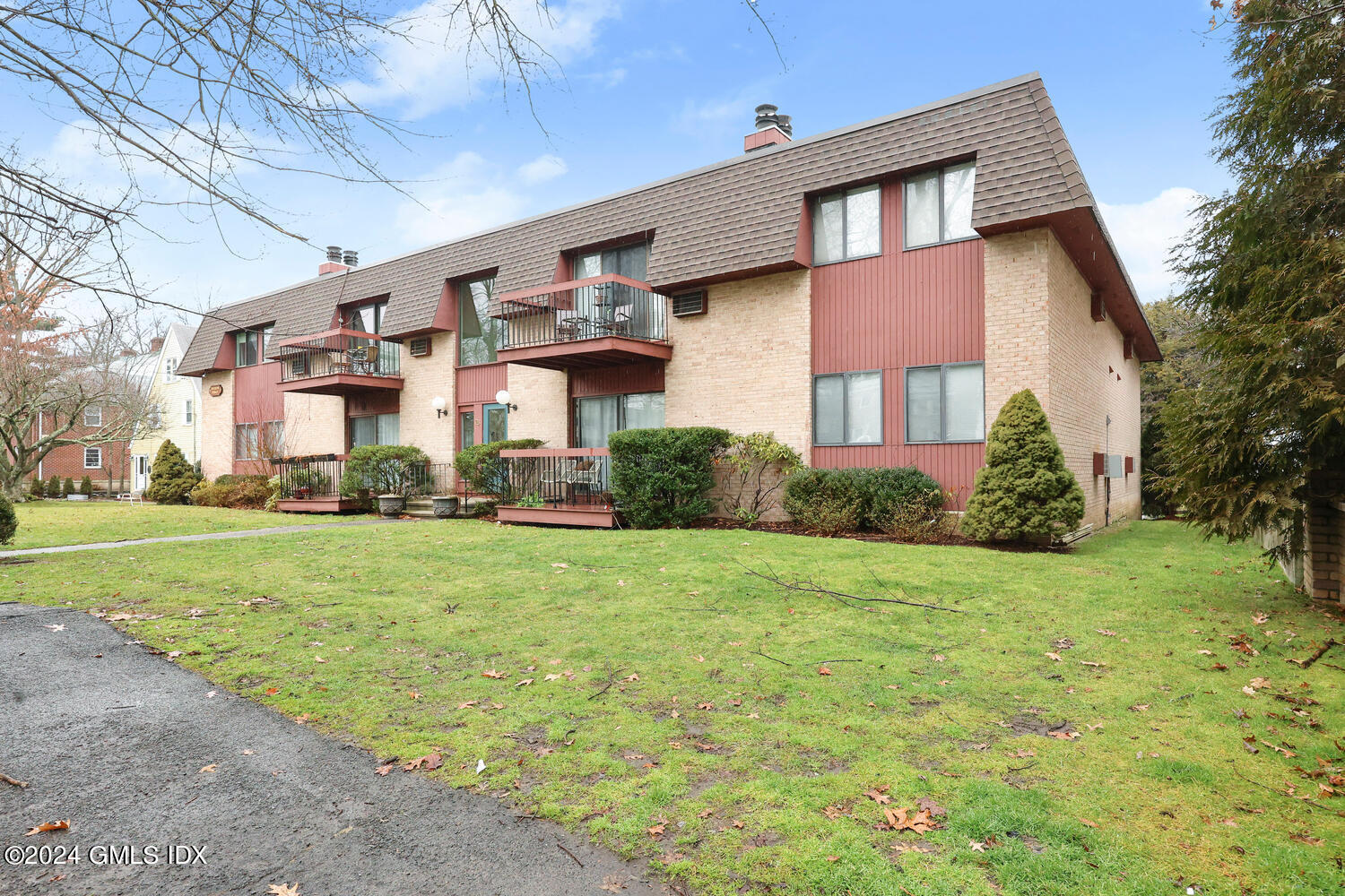 76 MAPLE TREE Avenue Unit: 3