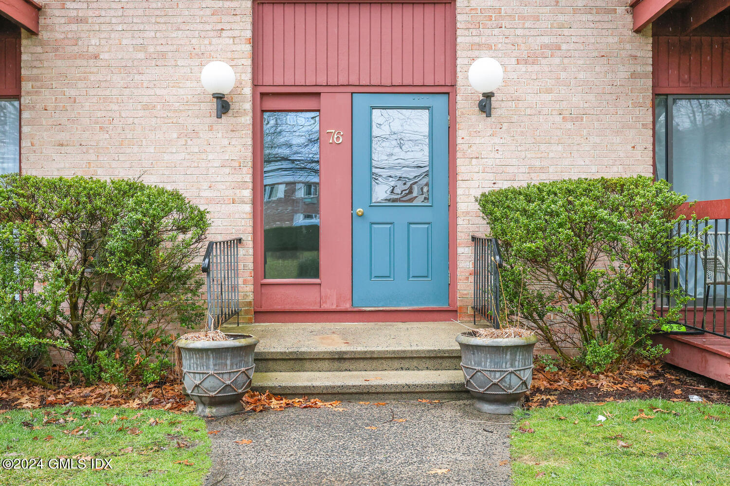 76 MAPLE TREE Avenue Unit: 3