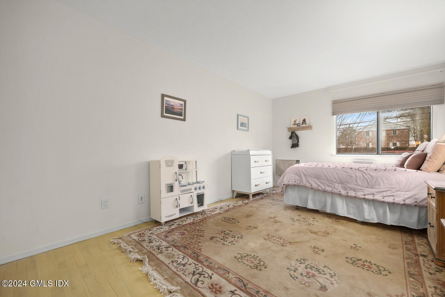 76 MAPLE TREE Avenue Unit: 3