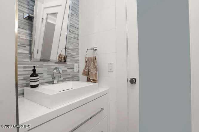 33 Boulder Brook Road