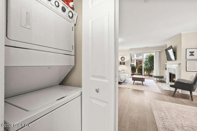 51 Forest Avenue, 121