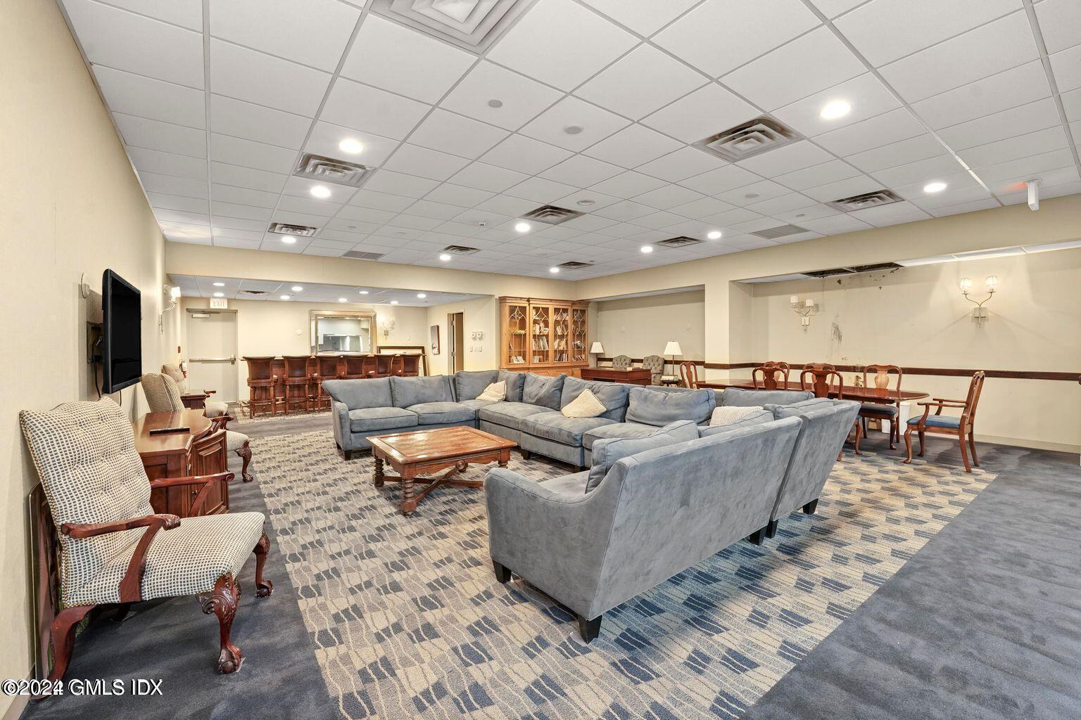 51 Forest Avenue, 121