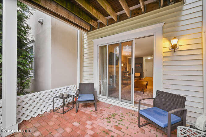 51 Forest Avenue, 121