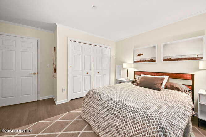 51 Forest Avenue, 121