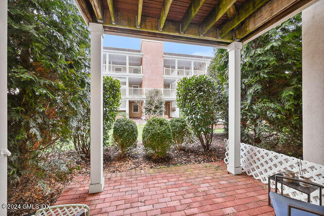 51 Forest Avenue, 121