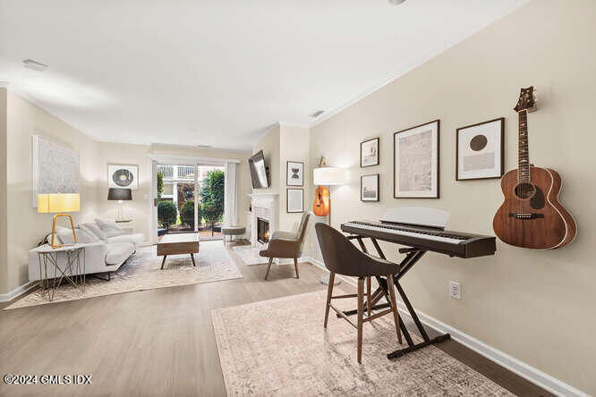 51 Forest Avenue, 121