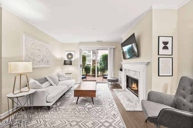 51 Forest Avenue, 121