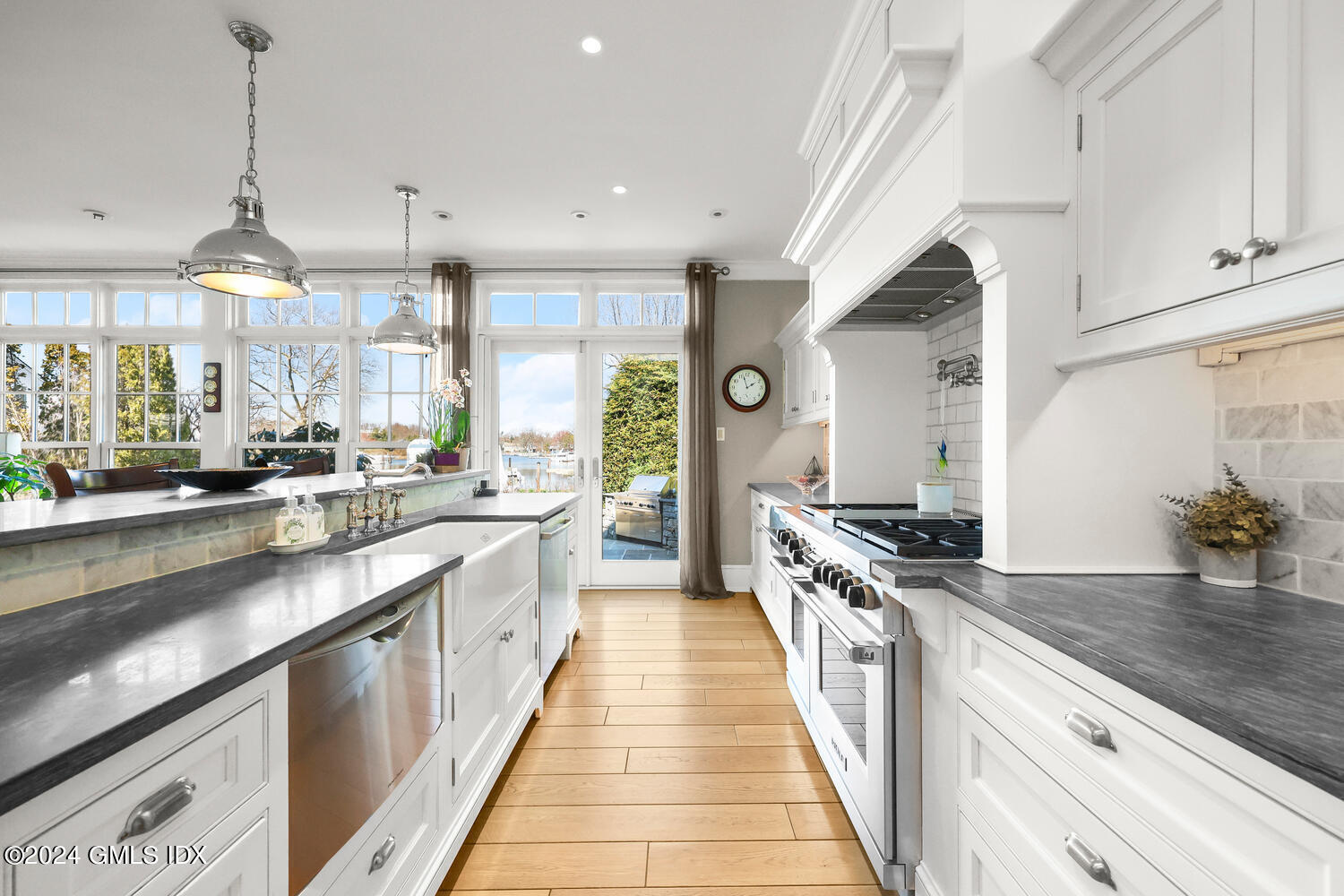 15 FLYING CLOUD Road