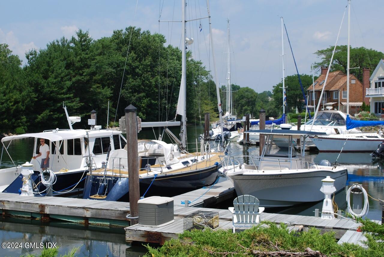 15 FLYING CLOUD Road