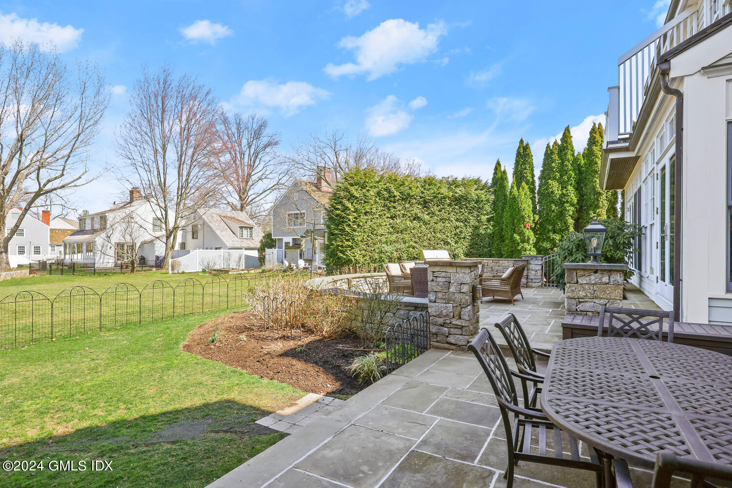 15 FLYING CLOUD Road