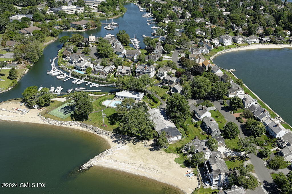 15 FLYING CLOUD Road