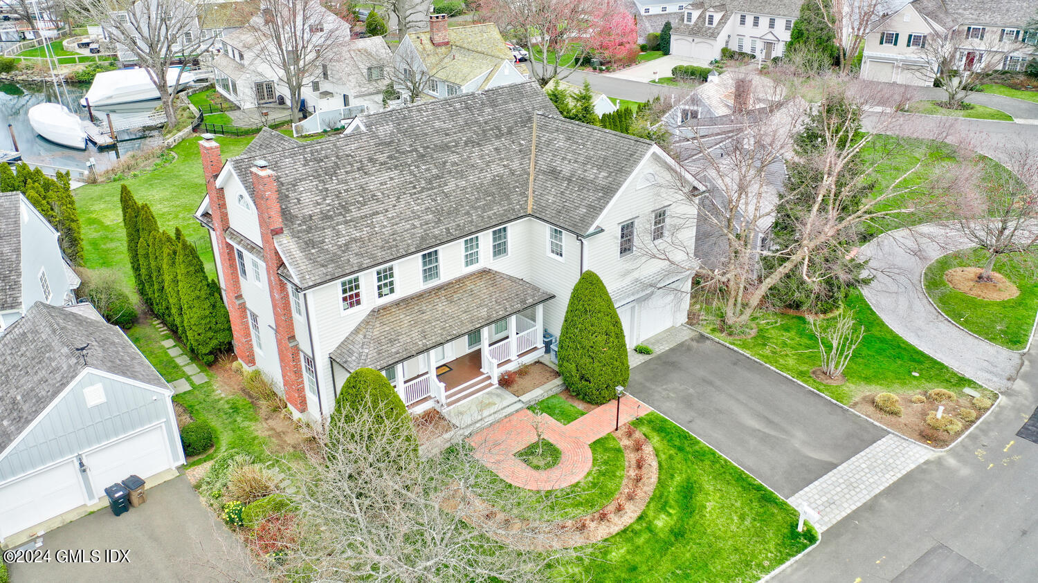 15 FLYING CLOUD Road