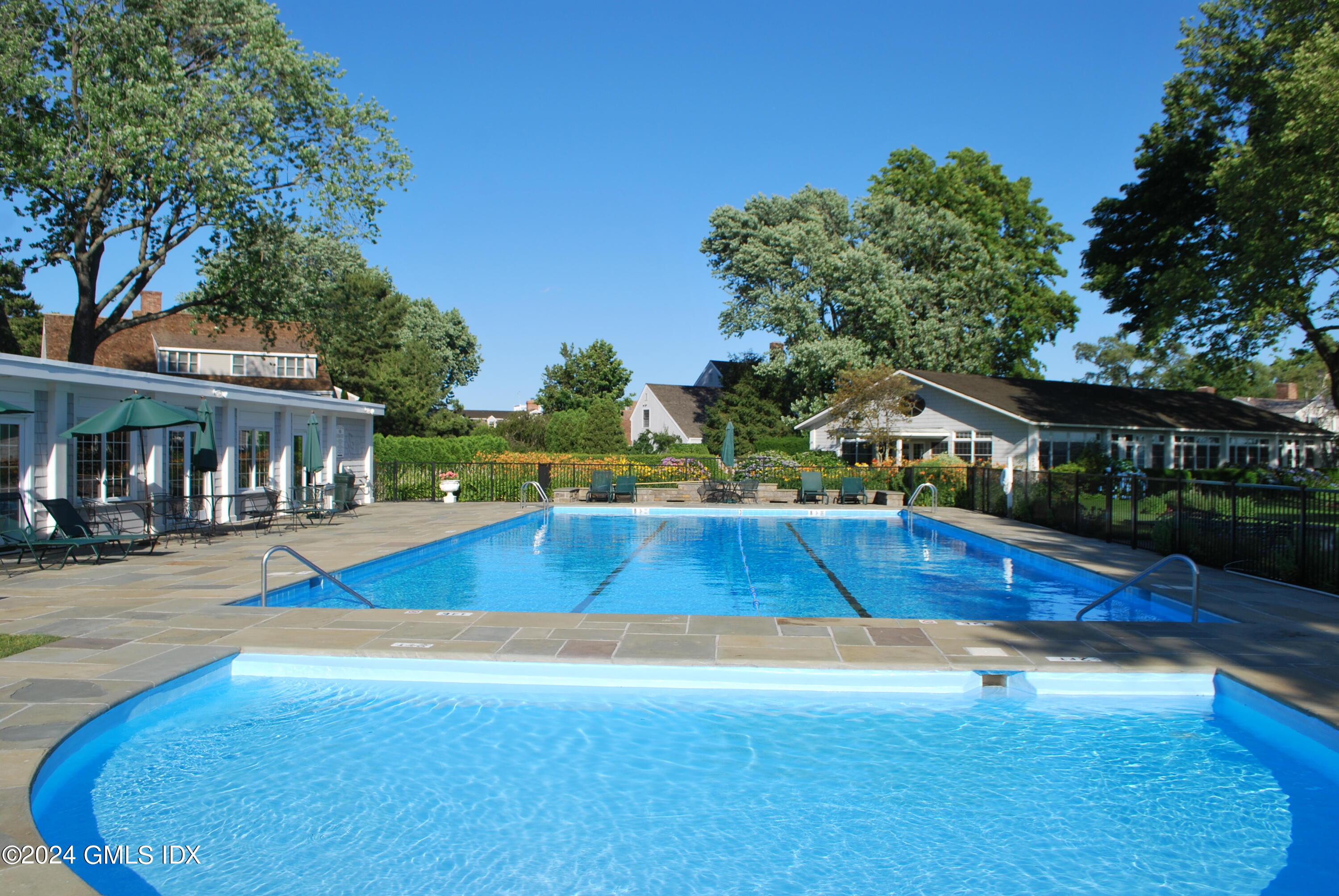 15 FLYING CLOUD Road