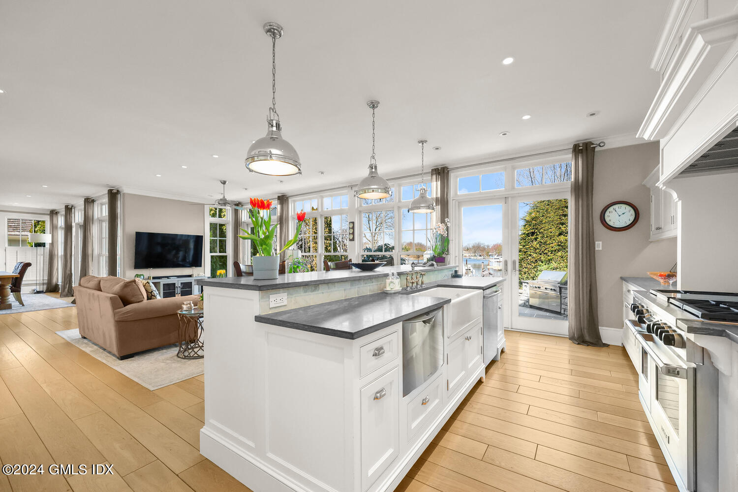 15 FLYING CLOUD Road