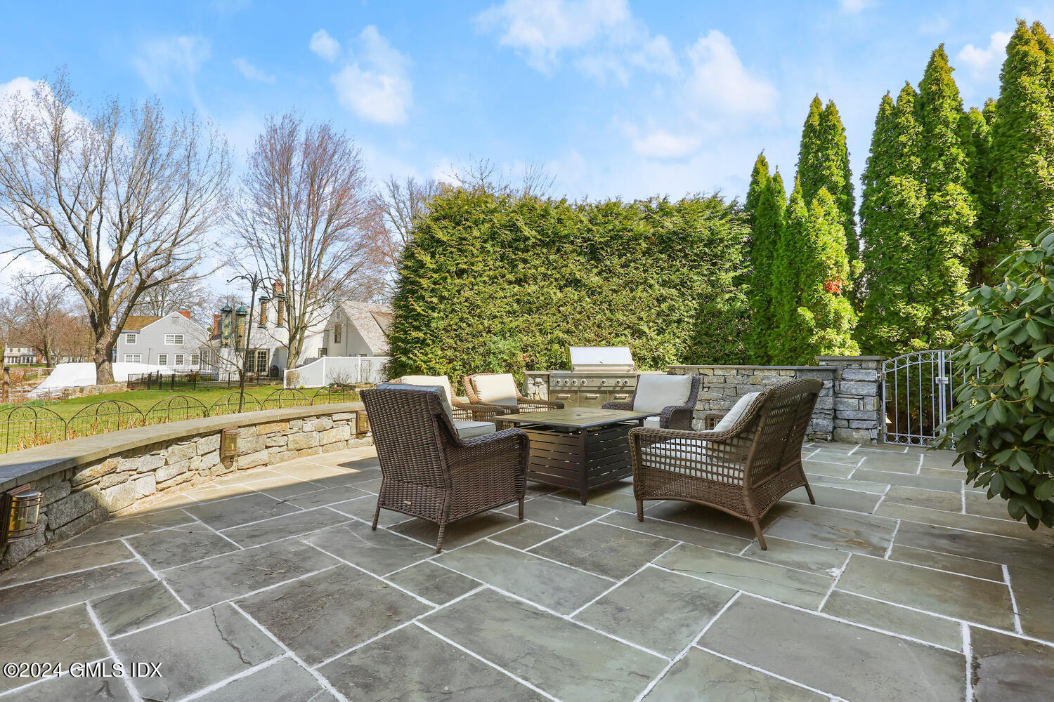 15 FLYING CLOUD Road