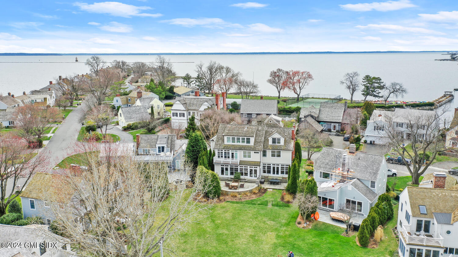 15 FLYING CLOUD Road