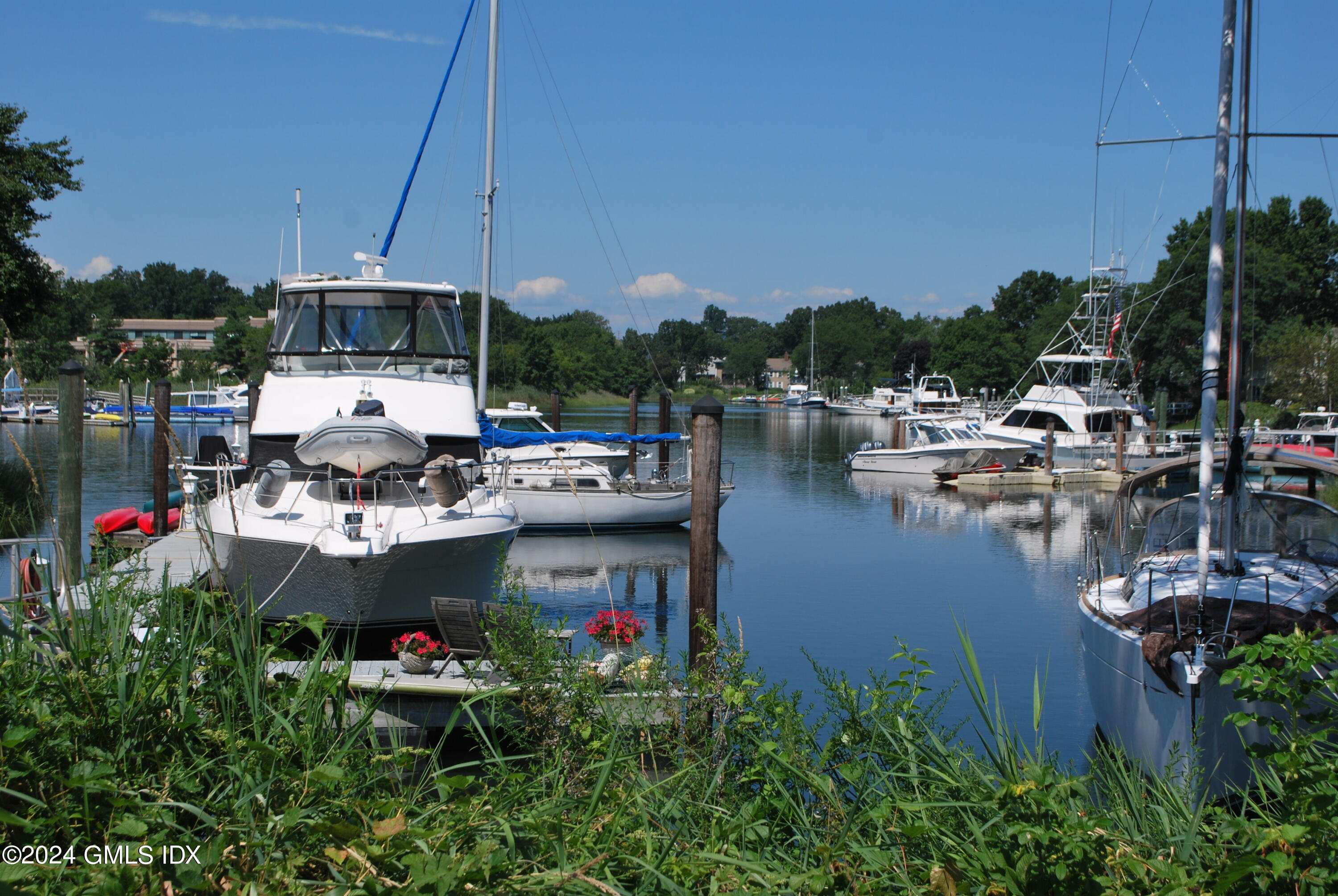 15 FLYING CLOUD Road