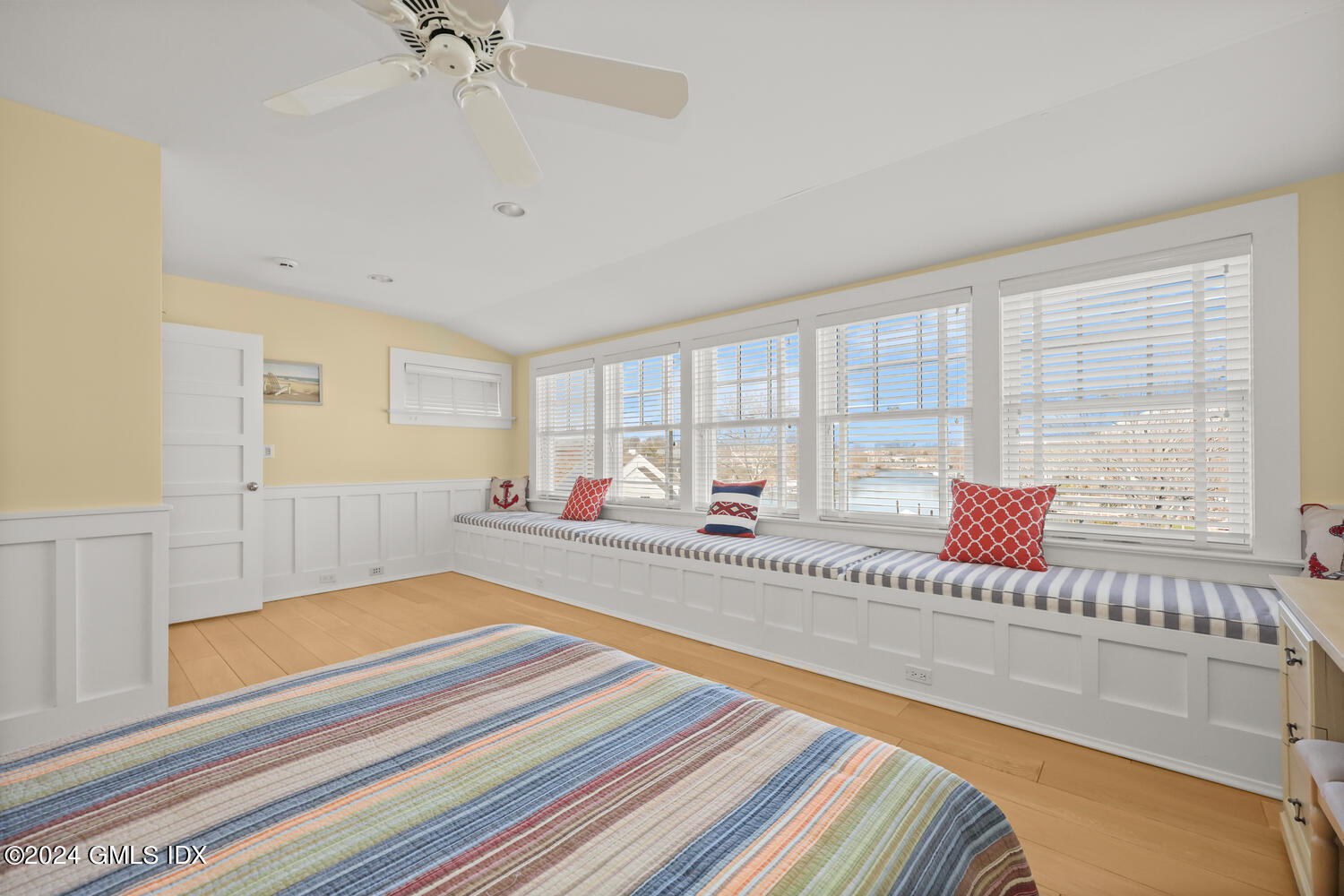 15 FLYING CLOUD Road