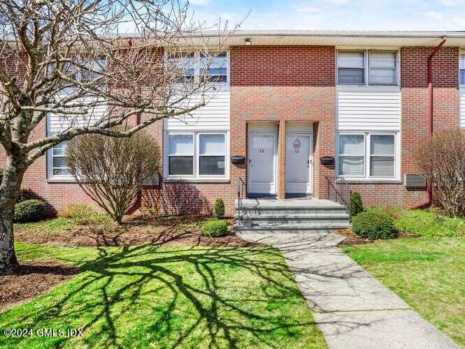 22 Willowbrook Court, 22