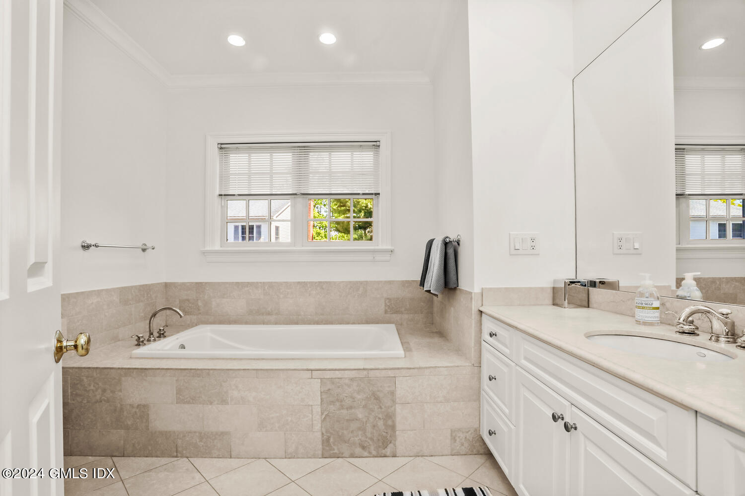 147 Holly Hill Lane, 8