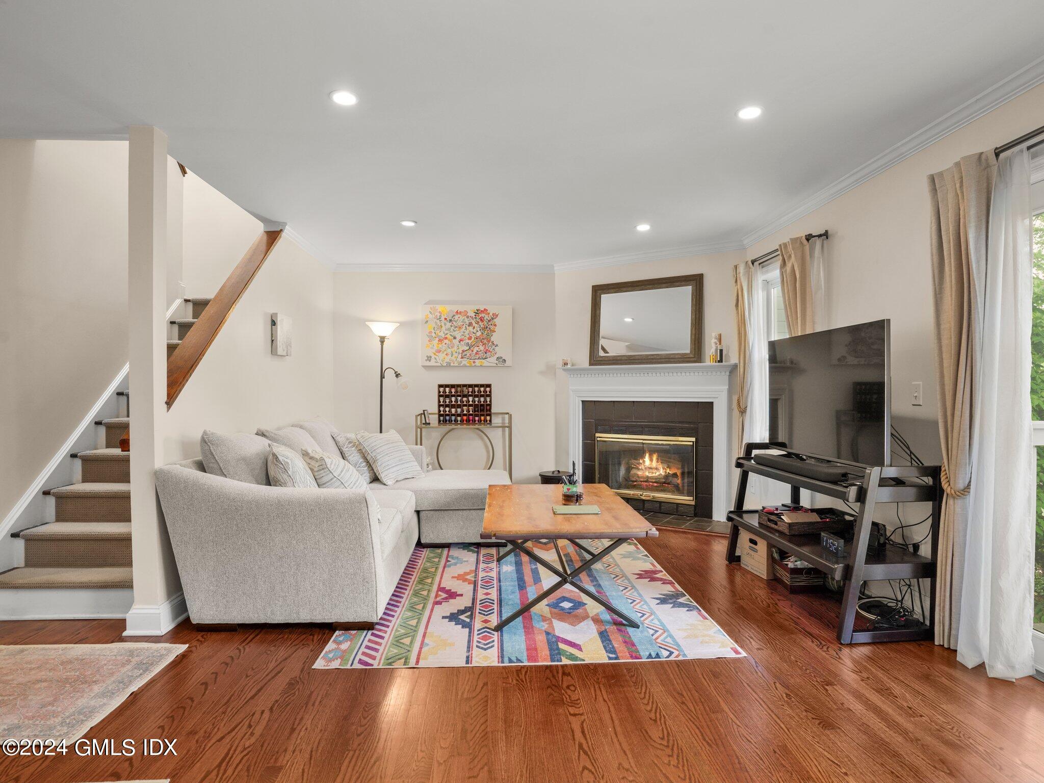 351 Pemberwick Road, 102