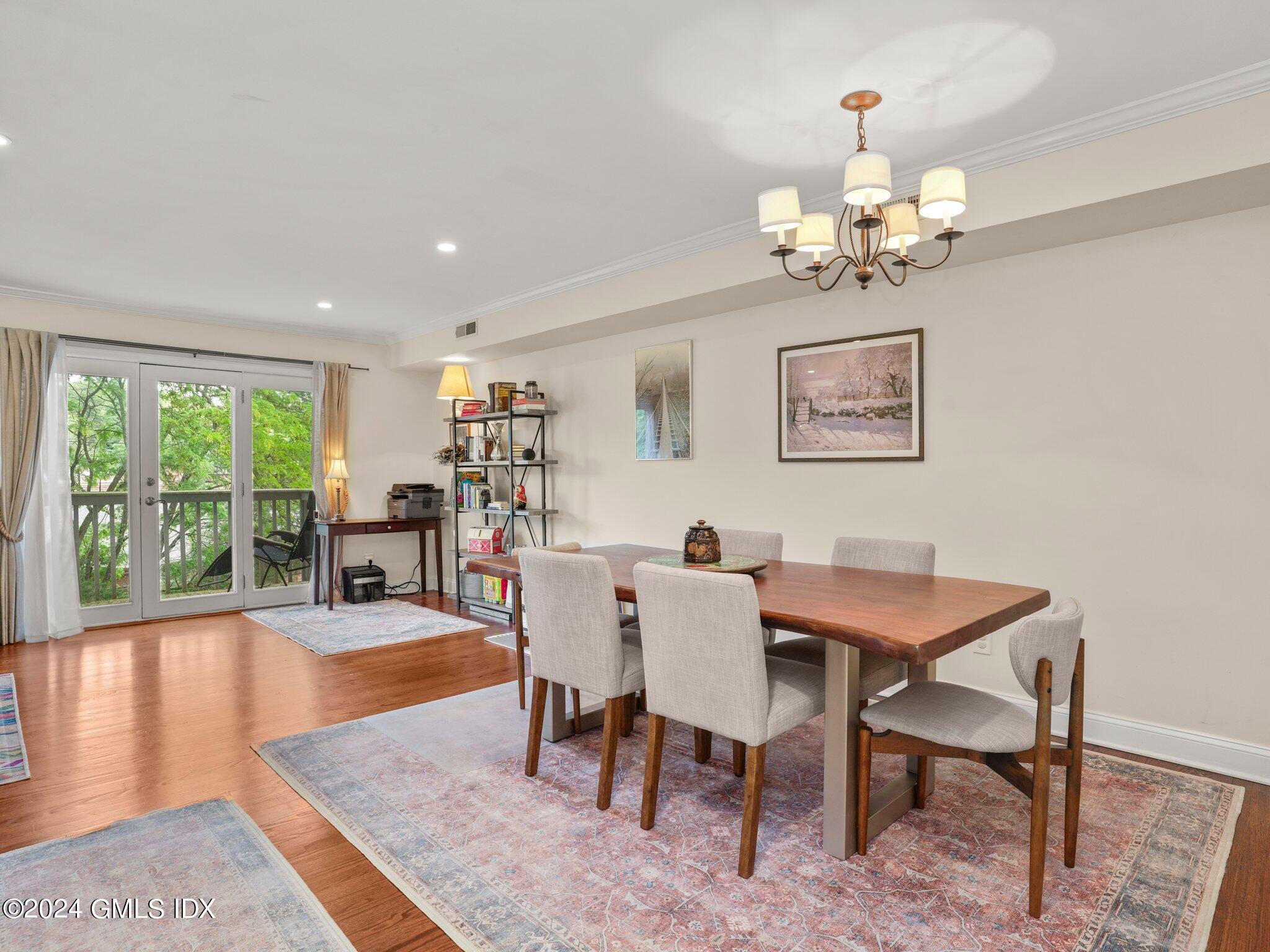 351 Pemberwick Road, 102