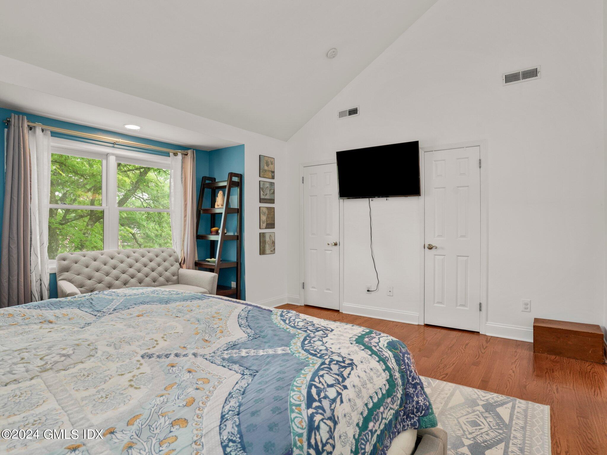 351 Pemberwick Road, 102