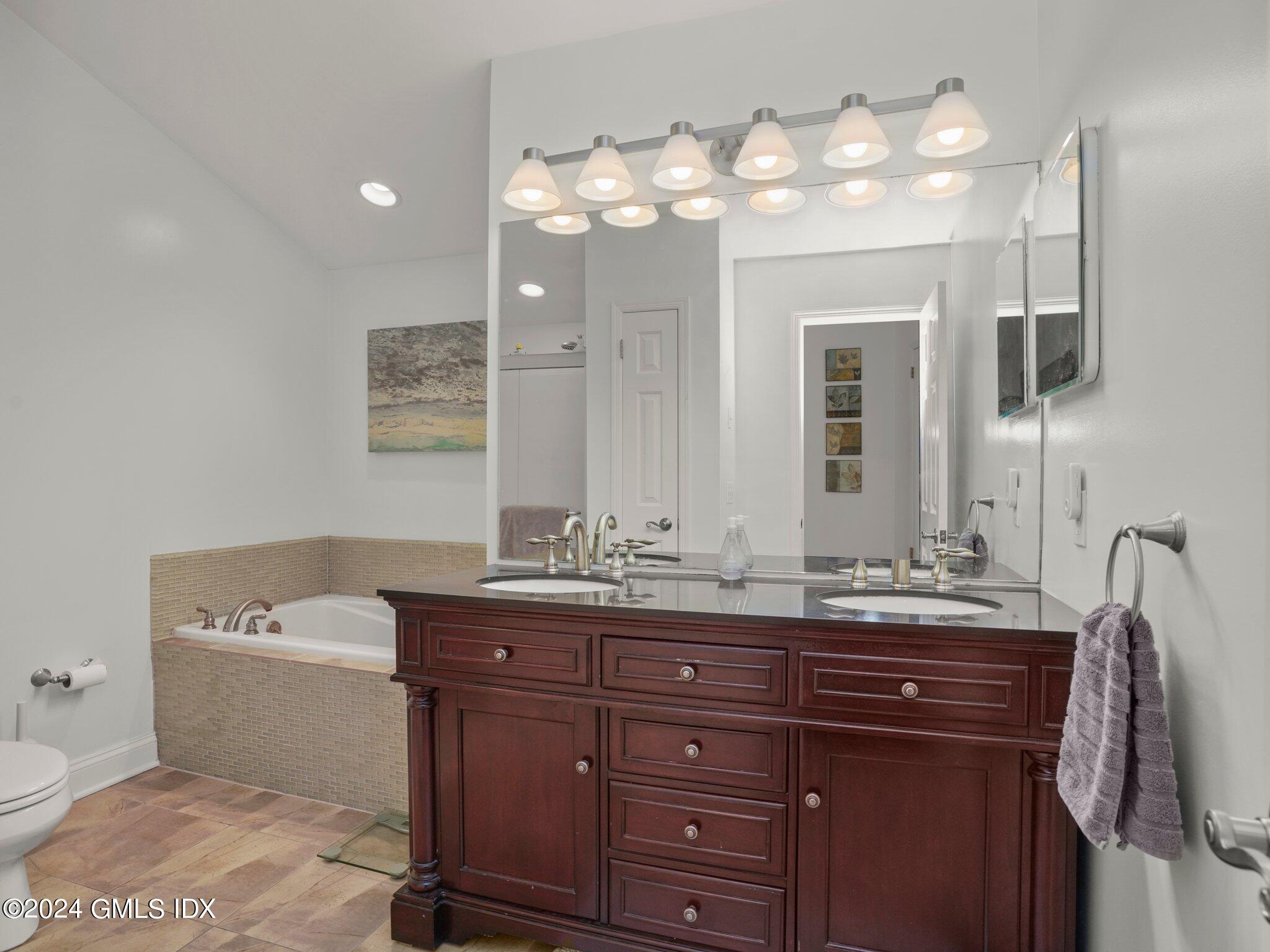 351 Pemberwick Road, 102