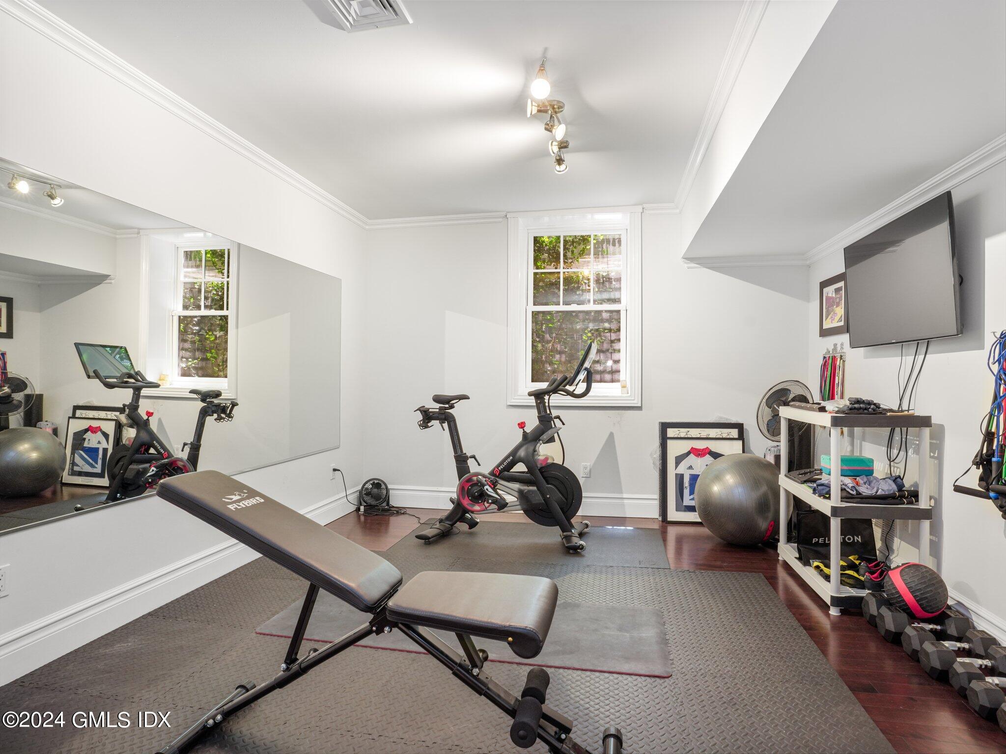 16 Laddins Rock Road