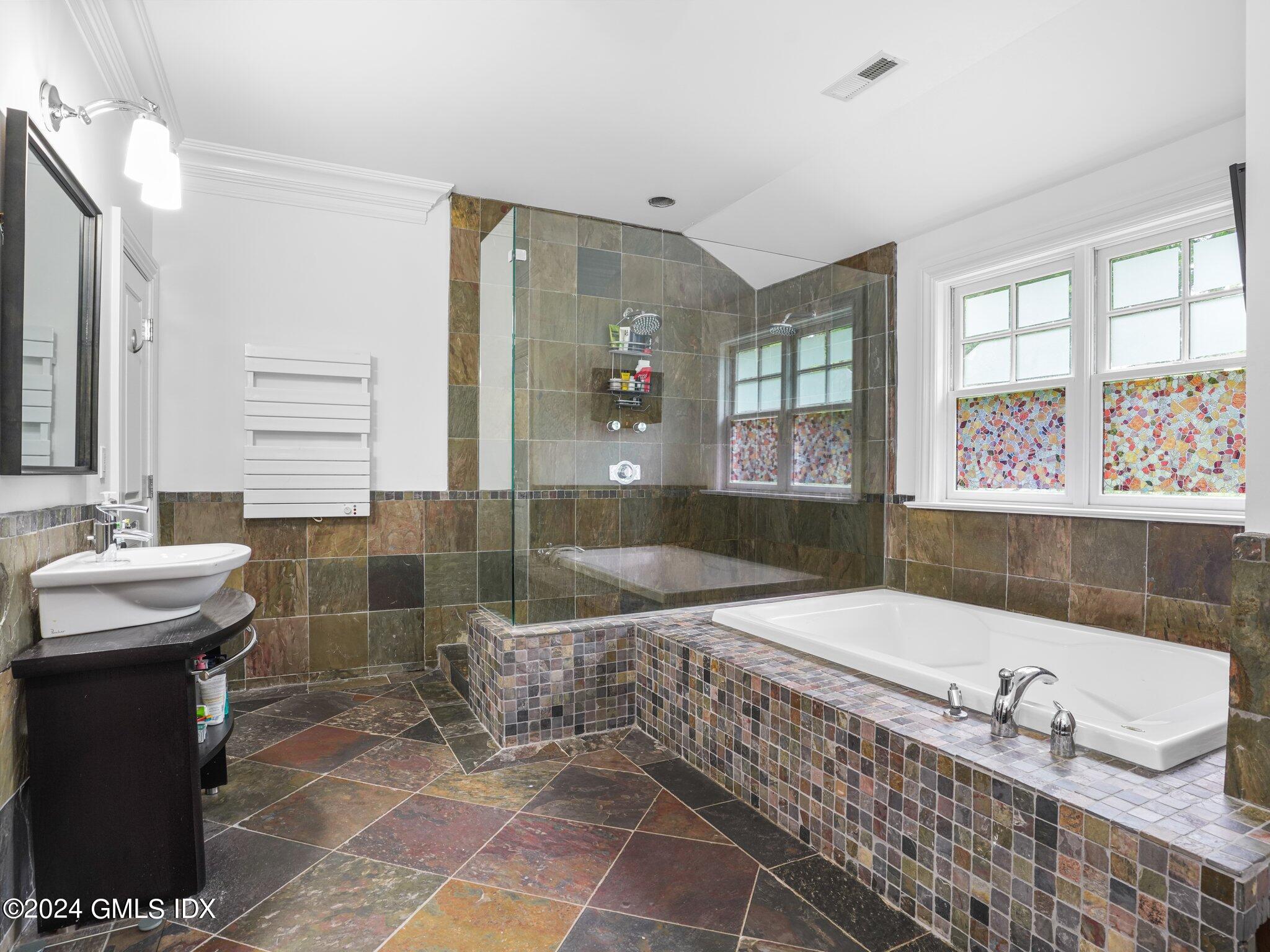 16 Laddins Rock Road