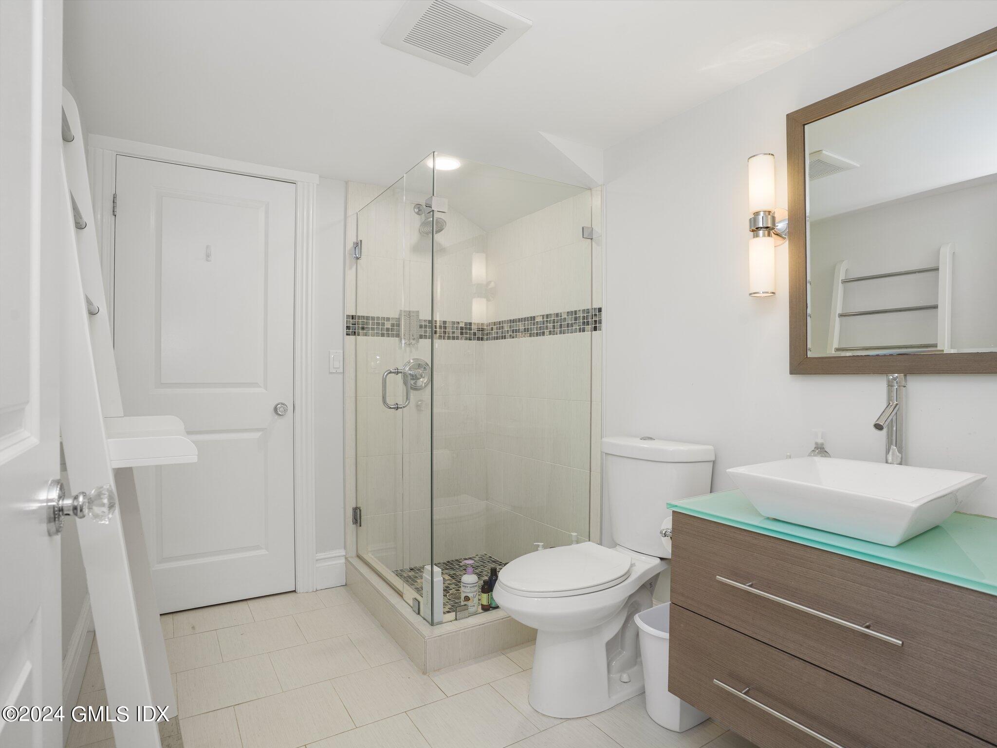 16 Laddins Rock Road