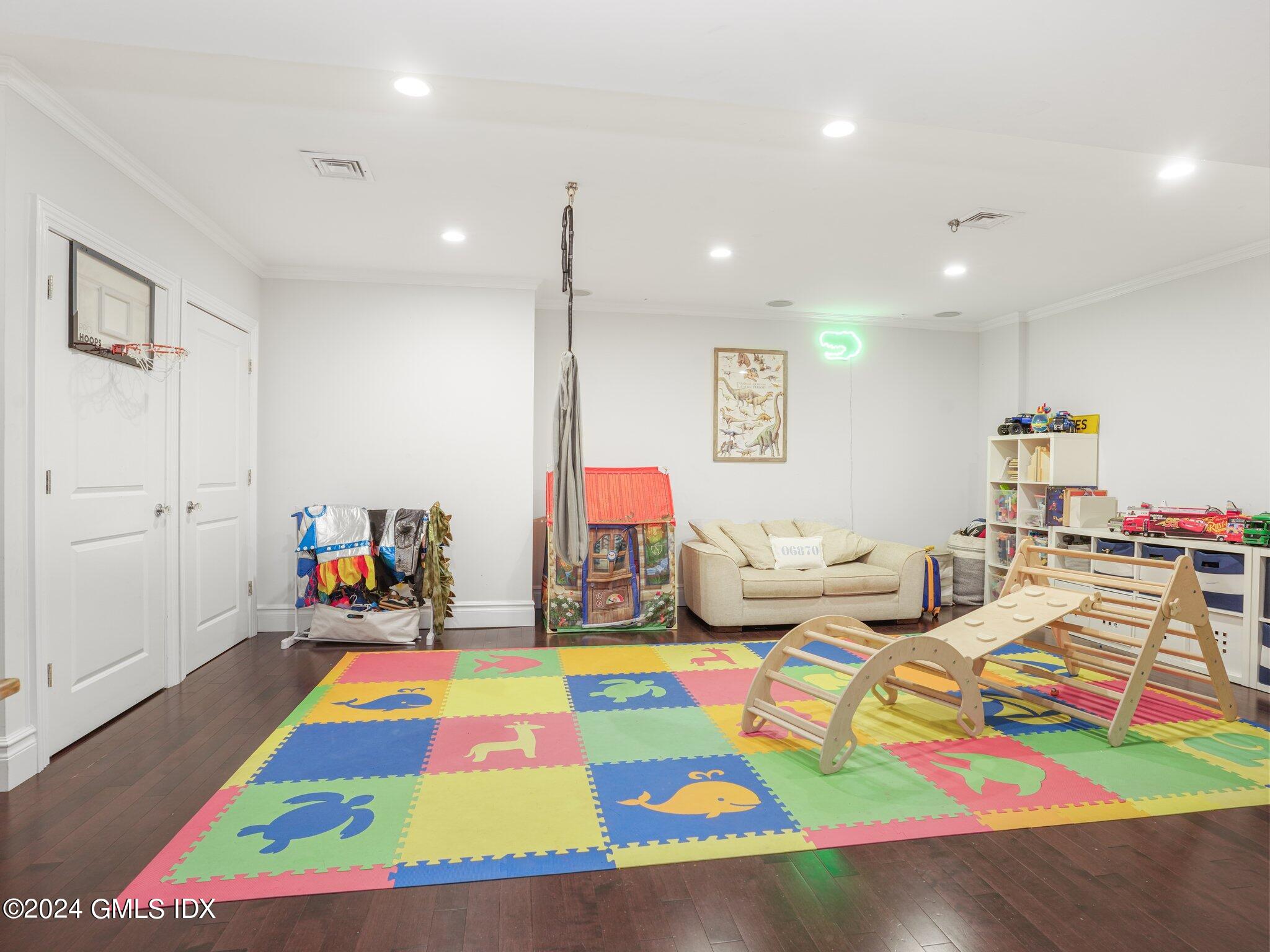 16 Laddins Rock Road